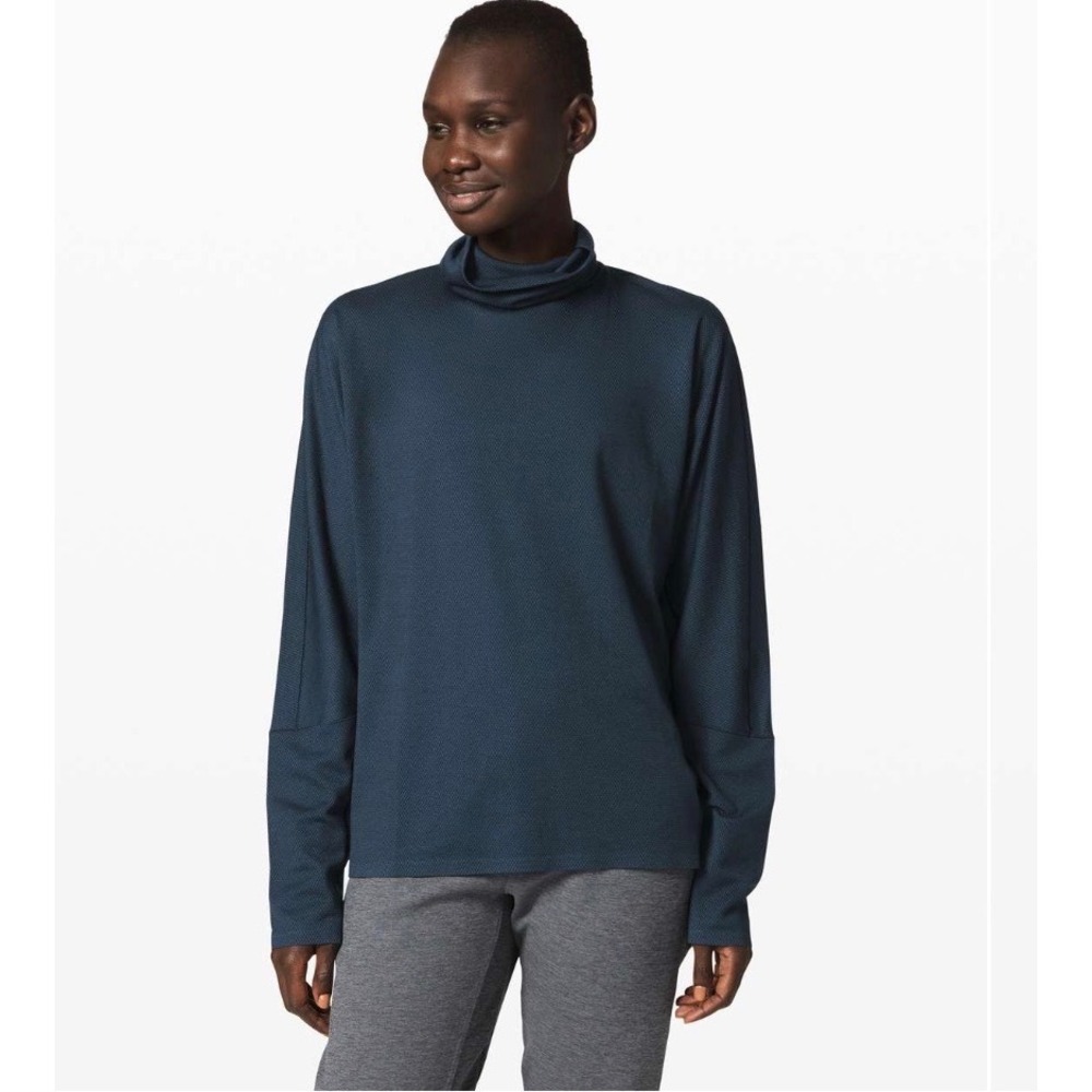 Lululemon Women's Moraine Turtleneck‎ Long Sleeve Top Black Iris Blue Size Small